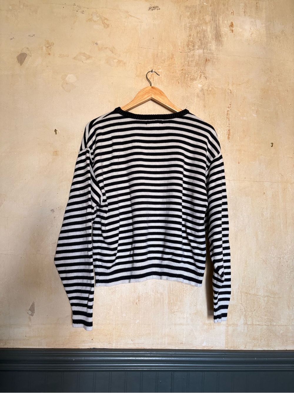 SONDERHAUS ‘I Can’t Believe It’s Not Vintage’ crewneck sweater, size small - Picture 4 of 5